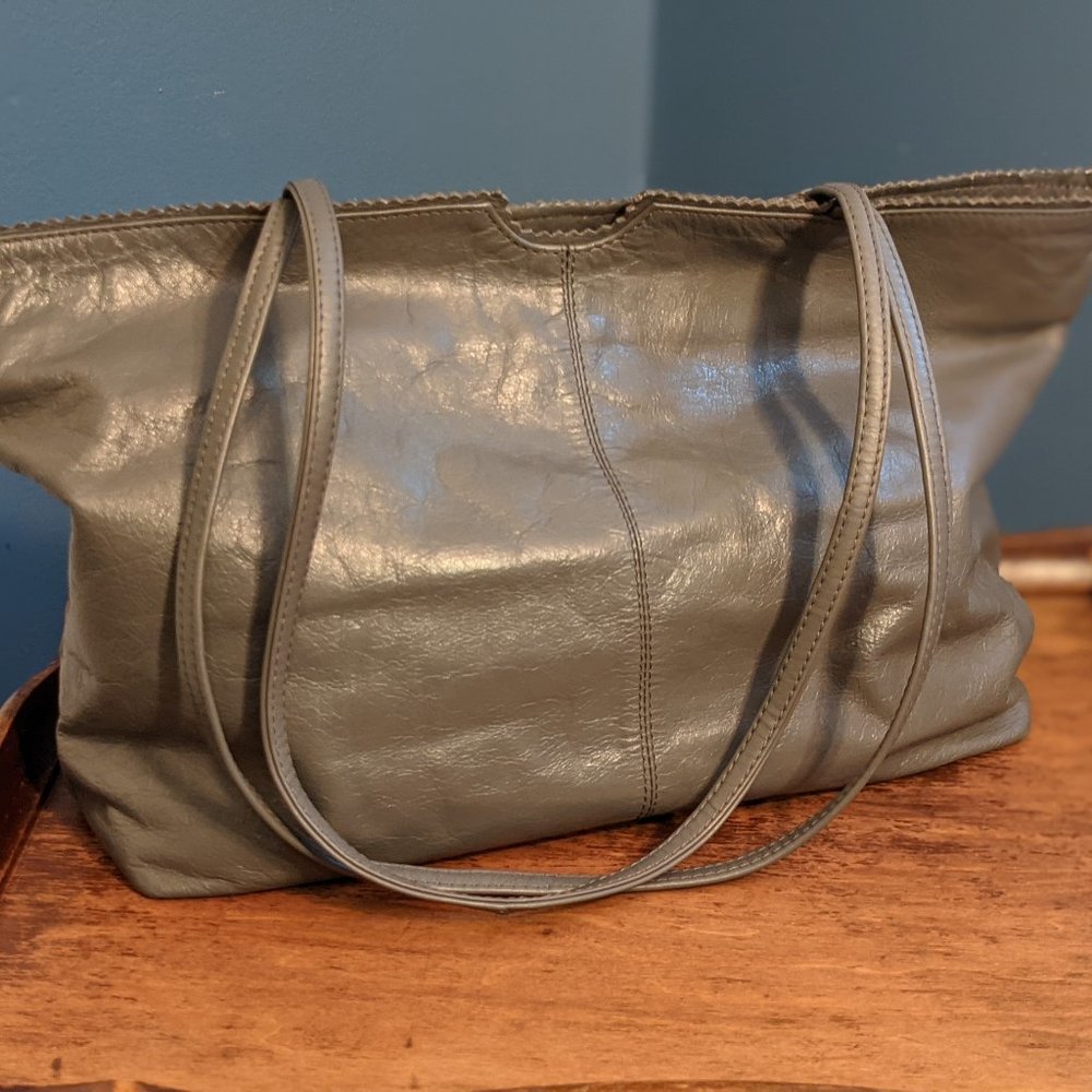 Delicate Latico grey leather handbag